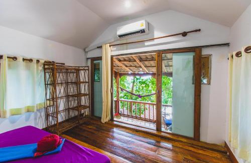 Koh Rong Hotel | White Beach Bungalows