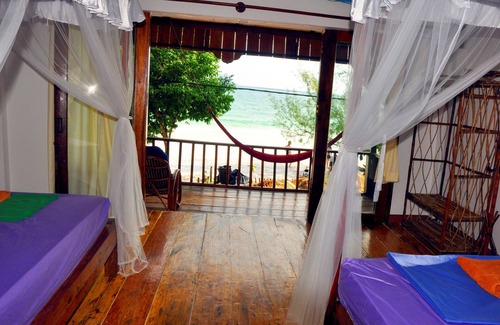Koh Rong Hotel | White Beach Bungalows