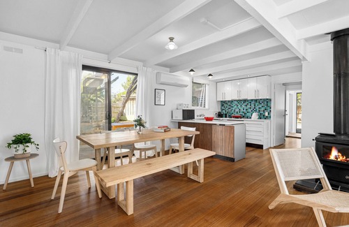 Tootgarook Casa | WHITE BEACH COTTAGE, COASTAL BEACH HOLIDAY HOME, TOOTGAROOK