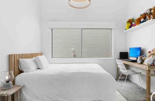Sunshine Beach Casa | WHITE BEACH HOUSE High on Belmore, PETS welcome