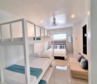 Manoc-Manoc Apartamento | White Beachfront Apartment By Anna