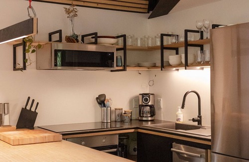 Tofino Cabina | White Bear Cottage-Chesterman, OD shower, Surf, BBQ