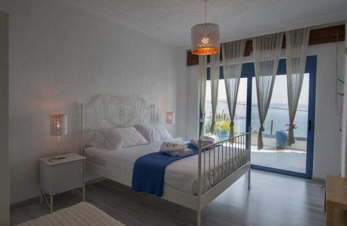 Katakali Apartamento | White Blue Luxury Villa 1