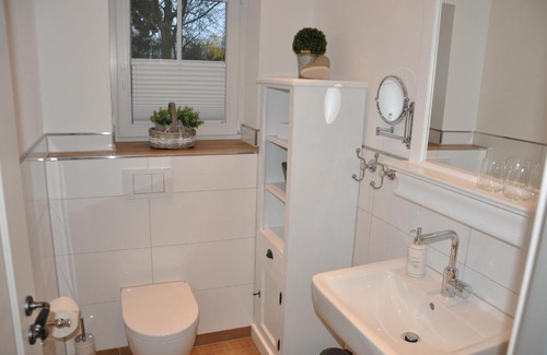 Cloppenburg Casa | White Cottage Garden