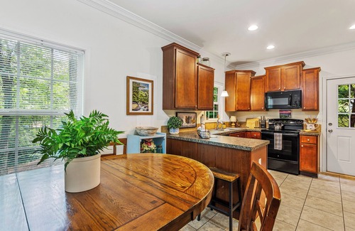 Skyland Cabaña | "White Cottage Inn" Charming, Cozy, Convenient!