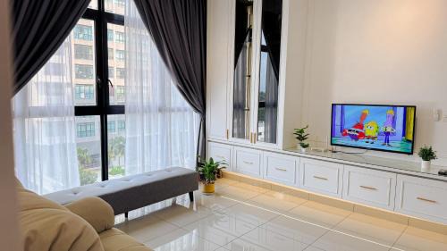 Gua Apartamento | White Cozy Home near IOI City Mall with Netflix