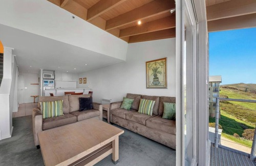 Hotham Heights Casa | White Crystal 209- ski-in ski-out