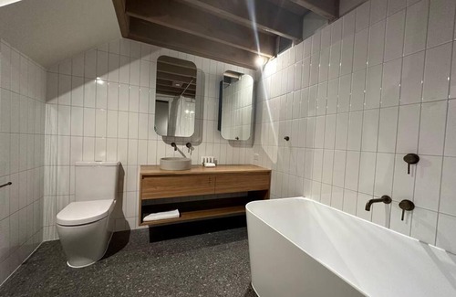 Hotham Heights Apartamento | White Crystal 210
