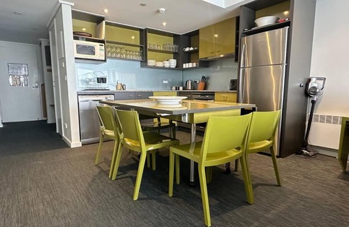 Hotham Heights Apartamento | White Crystal 210