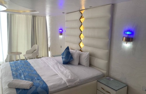Ofin Complejo | WHITE DECK BEACH RESORT