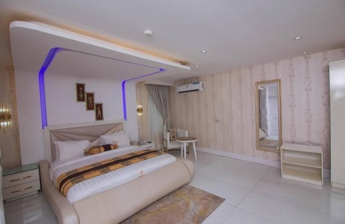 Ofin Hotel | WHITE DECK BEACH RESORT