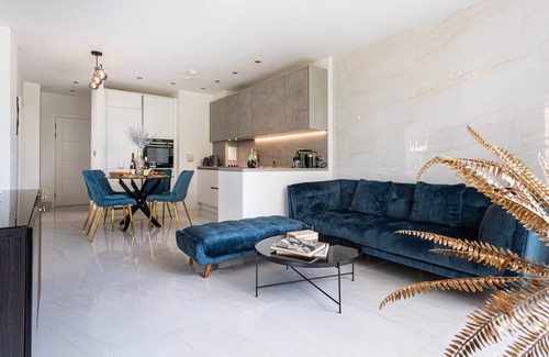 Stratford Apartamento | White Elegant Tranquility, Park Side Life
