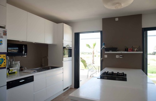 Villeneuve-les-Maguelone Villa | Villa de arquitecto blanco cerca del mar Mediterráneo