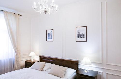 Josefov Apartamento | White & Gray Apartments