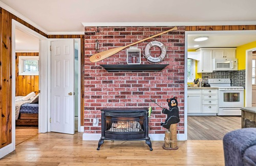 Hickory Hills Casa | White Haven Lakeside Home w/ Kayaks & Fireplace!