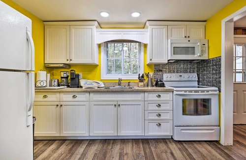 Hickory Hills Casa | White Haven Lakeside Home w/ Kayaks & Fireplace!