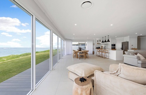 Ledge Point Casa | White Haven -Ledge Point's Ultimate Coastal Escape