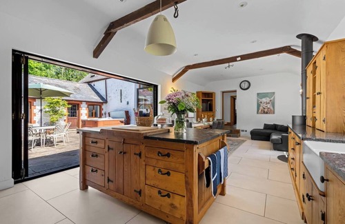 Abergavenny Casa | White Horse Farmhouse - Luxury Retreat