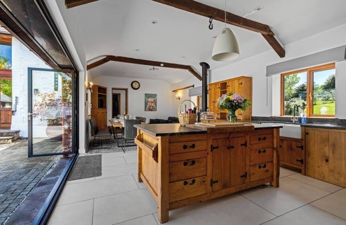 Abergavenny Casa | White Horse Farmhouse - Luxury Retreat