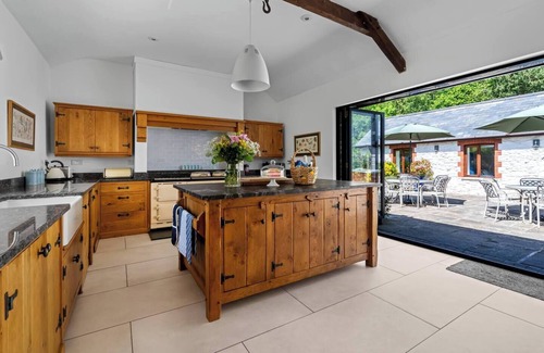 Abergavenny Casa | White Horse Farmhouse - Luxury Retreat