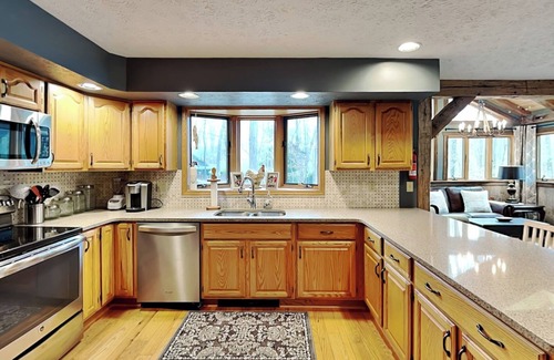 Blakeslee Casa | White Horse Lodge | Hot Tub, Fire Pit, Boat Slip