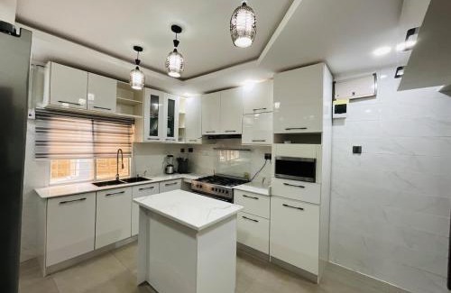 Arigbajo Apartamento | White House 3 Bedroom Apartment - Abeokuta