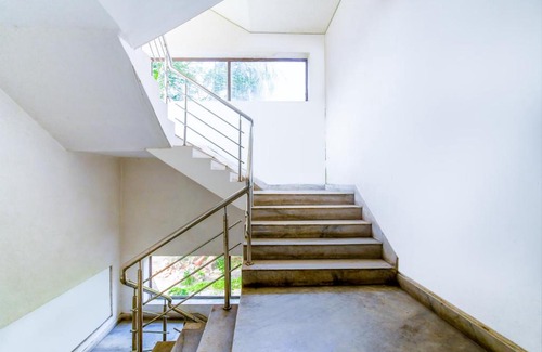 Behala Casa | White House