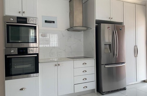 Scottburgh South Casa | White House lodge in Scotburgh