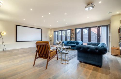 Halesworth Casa | White House Lodges - Nightingale