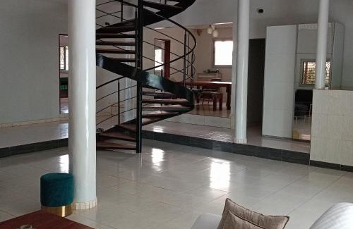 Ziguinchor Casa | White House