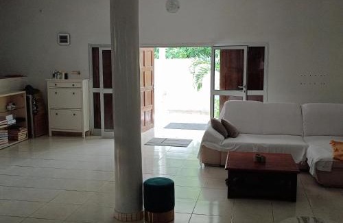 Ziguinchor Casa | White House