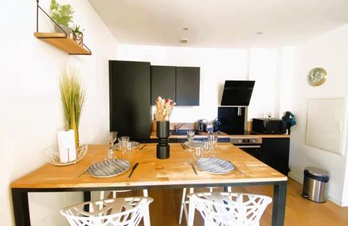 Henriville Apartamento | White House - THE SUNNY avec TERRASSE et PARKING privé - 20 min CENTRE
