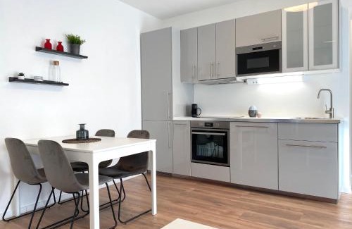 Muerzzuschlag Apartamento | White Inn - Ferienwohnung mit Terrasse
