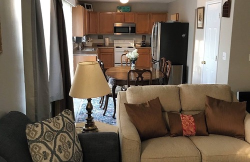 Lexington Casa | WHITE KNOLL BUNGALOW