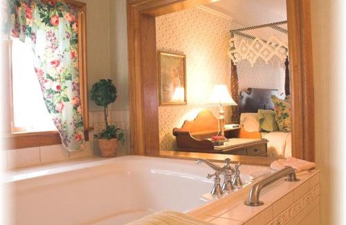 Sturgeon Bay Hotel | White Lace Inn
