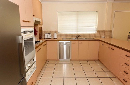 West Mackay Hotel | White Lace Motor Inn
