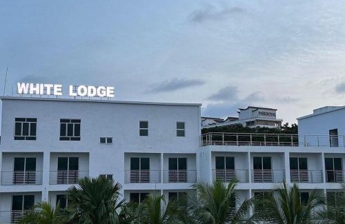 Lubok Buaya Complejo | White Lodge