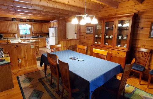 Bartlett Cabina | Westside Woods Log Cabin