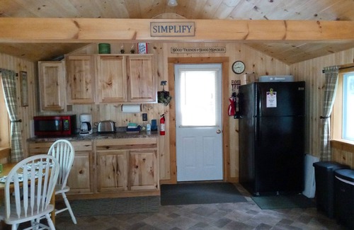 Woodsville Cabina | White Mountain scenic river camp with cozy cabin