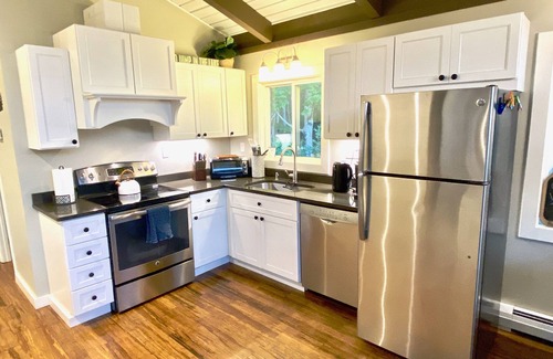 Eidelweiss Village Chalet De Esquí | White Mountains Waterfront Chalet w/ Private Beach