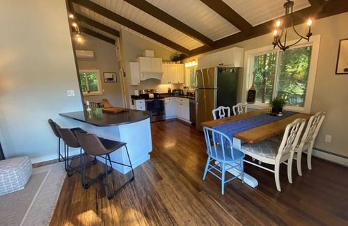 Eidelweiss Village Chalet De Esquí | White Mountains Waterfront Chalet w/ Private Beach
