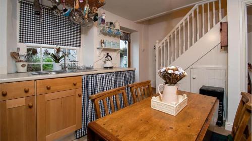 Conwy Casa | White O Morn