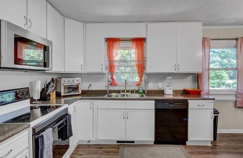 Cross-County Casa | White Oak 4BR @ Patterson Place
