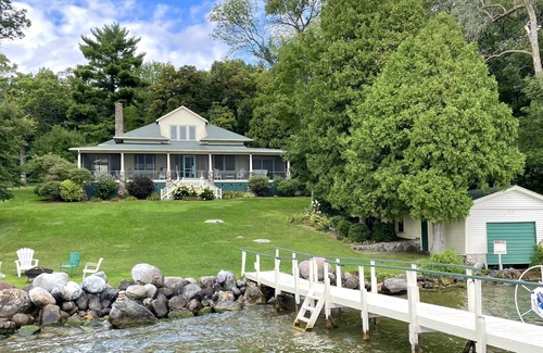 Green Lake Casa | White Oaks - Hermosa casa frente al lago de vacaciones en la costa norte de Green Lake!