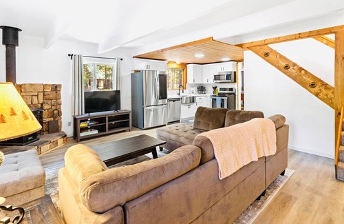 Packwood Casa | White Pass Wonder - Hot Tub, Wifi, Wood Stove