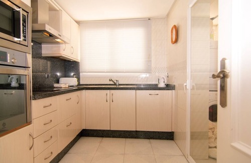Nikki Beach Apartamento | Apartamento en White Pearl Beach con piscina climatizada compartida, barbacoa