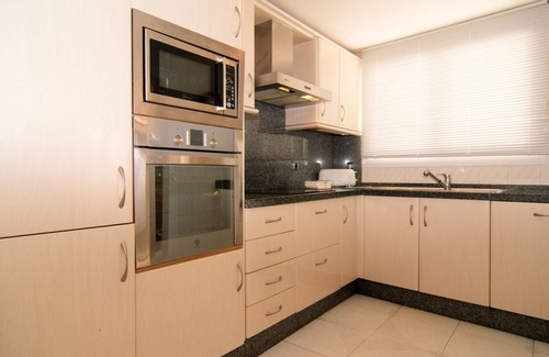 Nikki Beach Apartamento | Apartamento en White Pearl Beach con piscina climatizada compartida, barbacoa