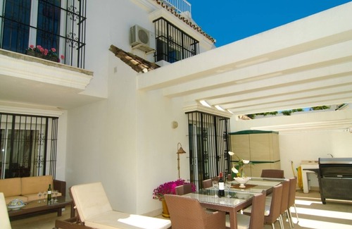 Nikki Beach Apartamento | Apartamento en White Pearl Beach con piscina climatizada compartida, barbacoa