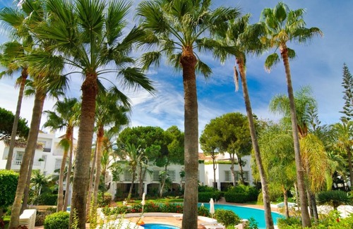 Nikki Beach Apartamento | Apartamento en White Pearl Beach con piscina climatizada compartida, barbacoa
