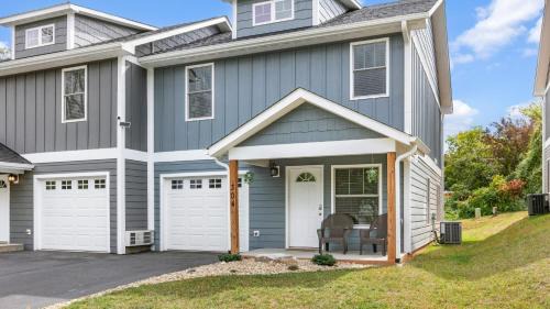 Asheville Casa | White Pine Red Bud Buyout by AvantStay 2 Home Buyout Sleeps 16